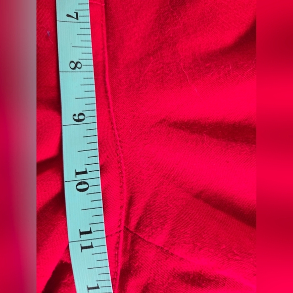 Larry Levine | Stylish Red Women's Capris, Size 12 - Picture 6 of 9
